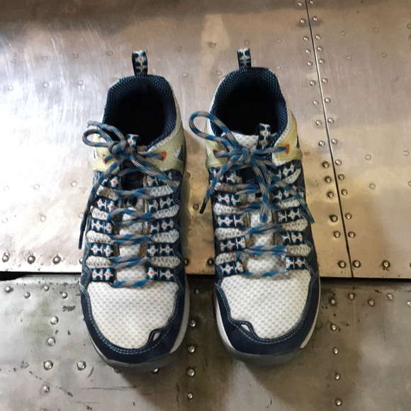 chaco walking shoes